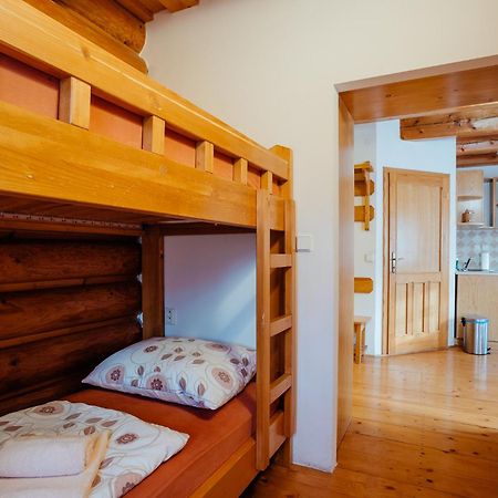 Janosikova Valaska Hills Apartments Terhely Kültér fotó
