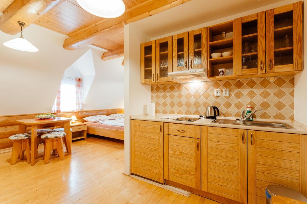 Janosikova Valaska Hills Apartments Terhely Kültér fotó
