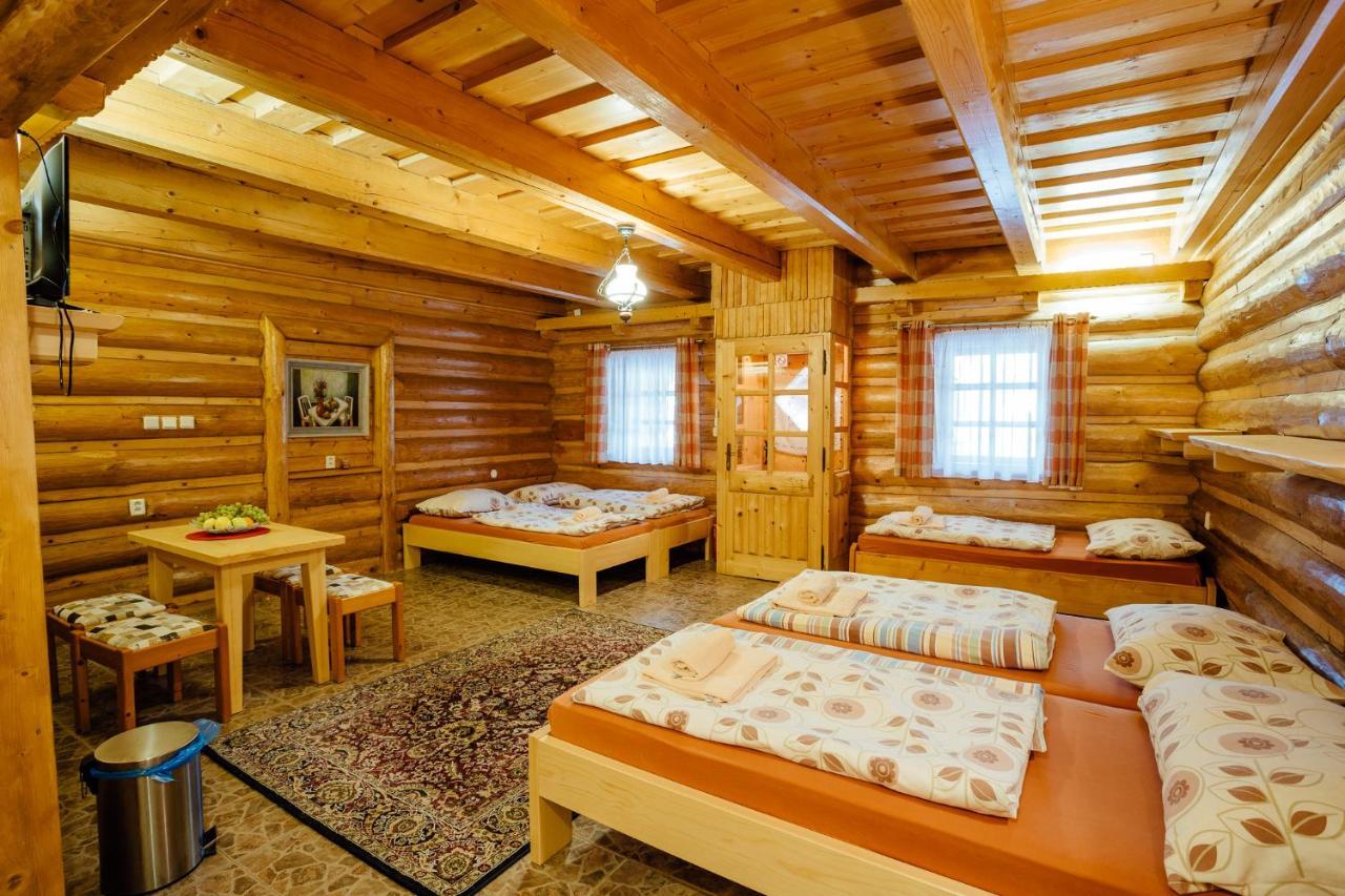 Janosikova Valaska Hills Apartments Terhely Kültér fotó