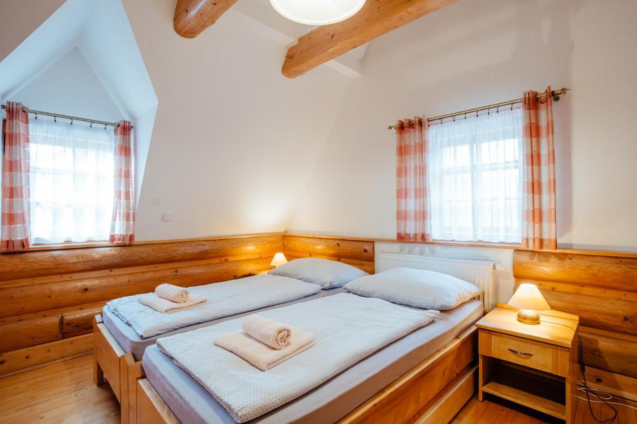 Janosikova Valaska Hills Apartments Terhely Kültér fotó