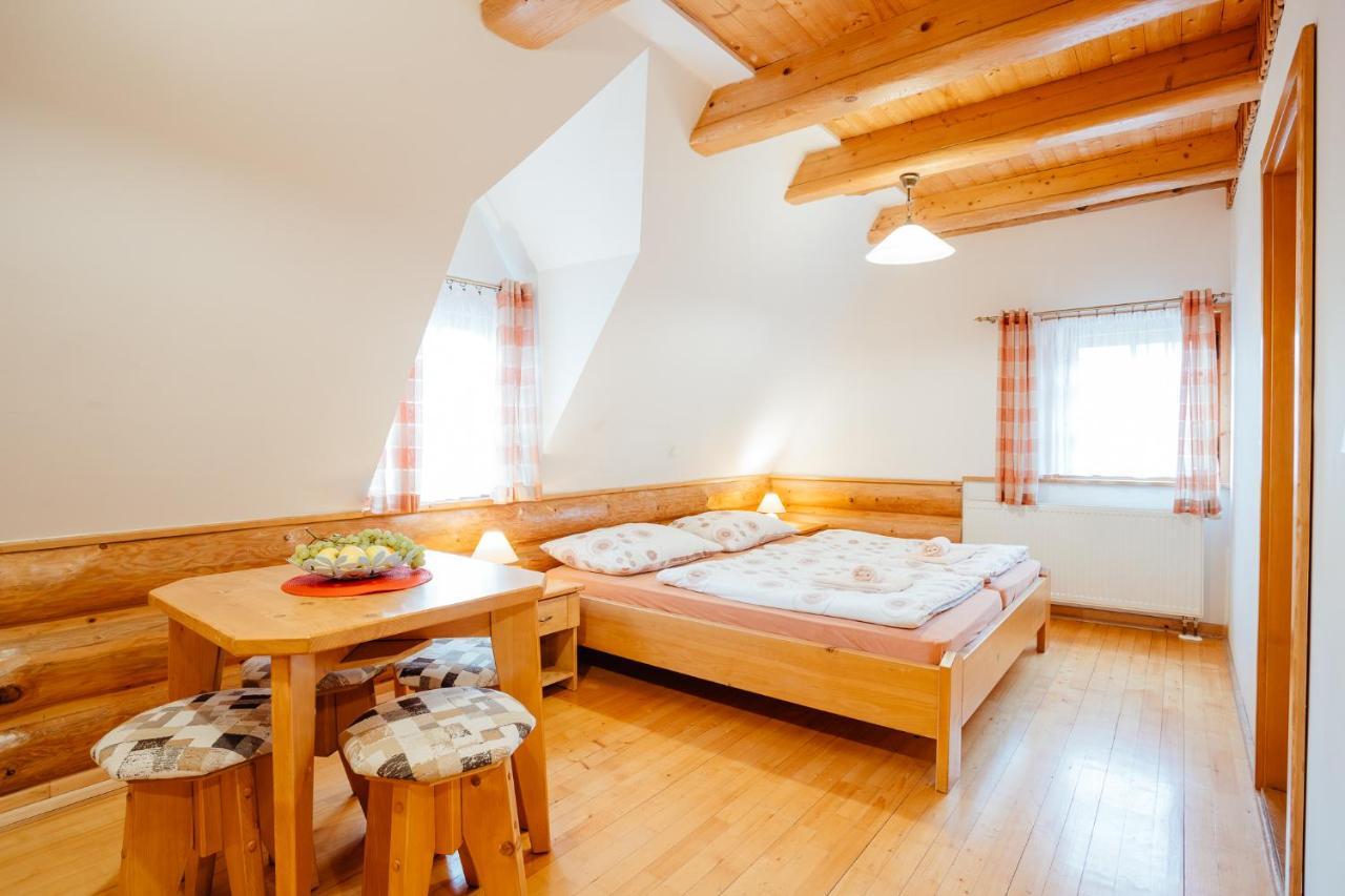 Janosikova Valaska Hills Apartments Terhely Kültér fotó
