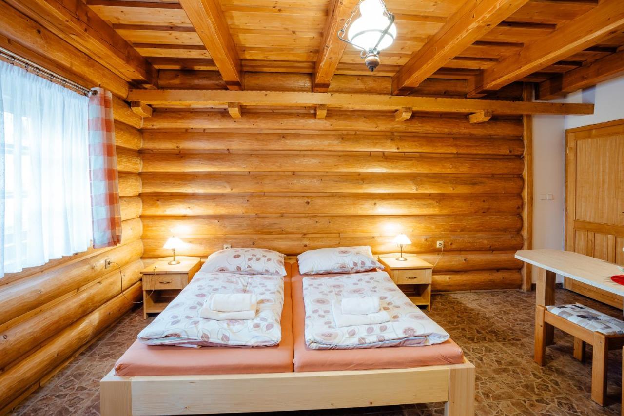 Janosikova Valaska Hills Apartments Terhely Kültér fotó