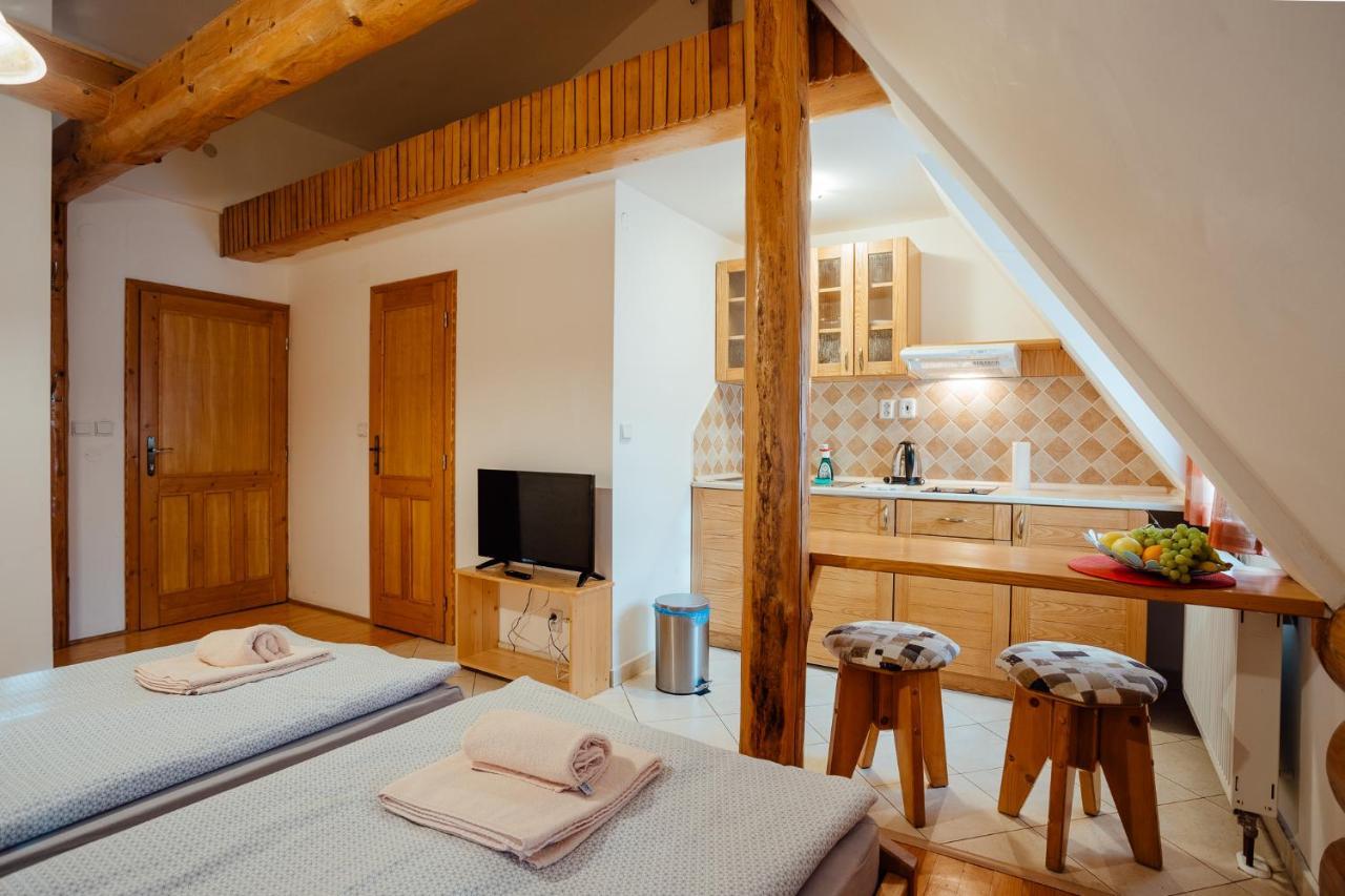 Janosikova Valaska Hills Apartments Terhely Kültér fotó