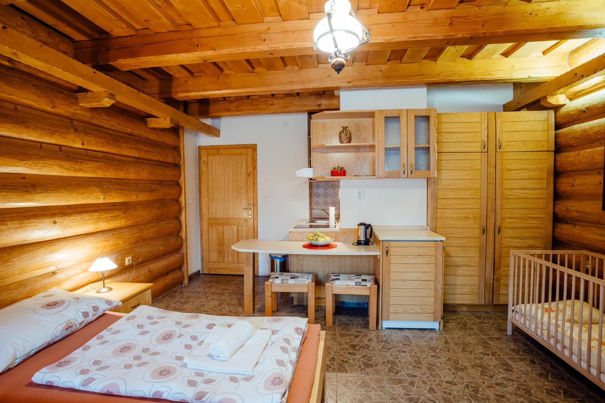 Janosikova Valaska Hills Apartments Terhely Kültér fotó