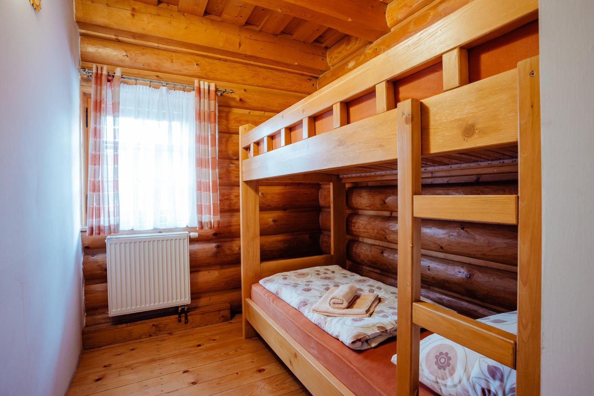 Janosikova Valaska Hills Apartments Terhely Kültér fotó