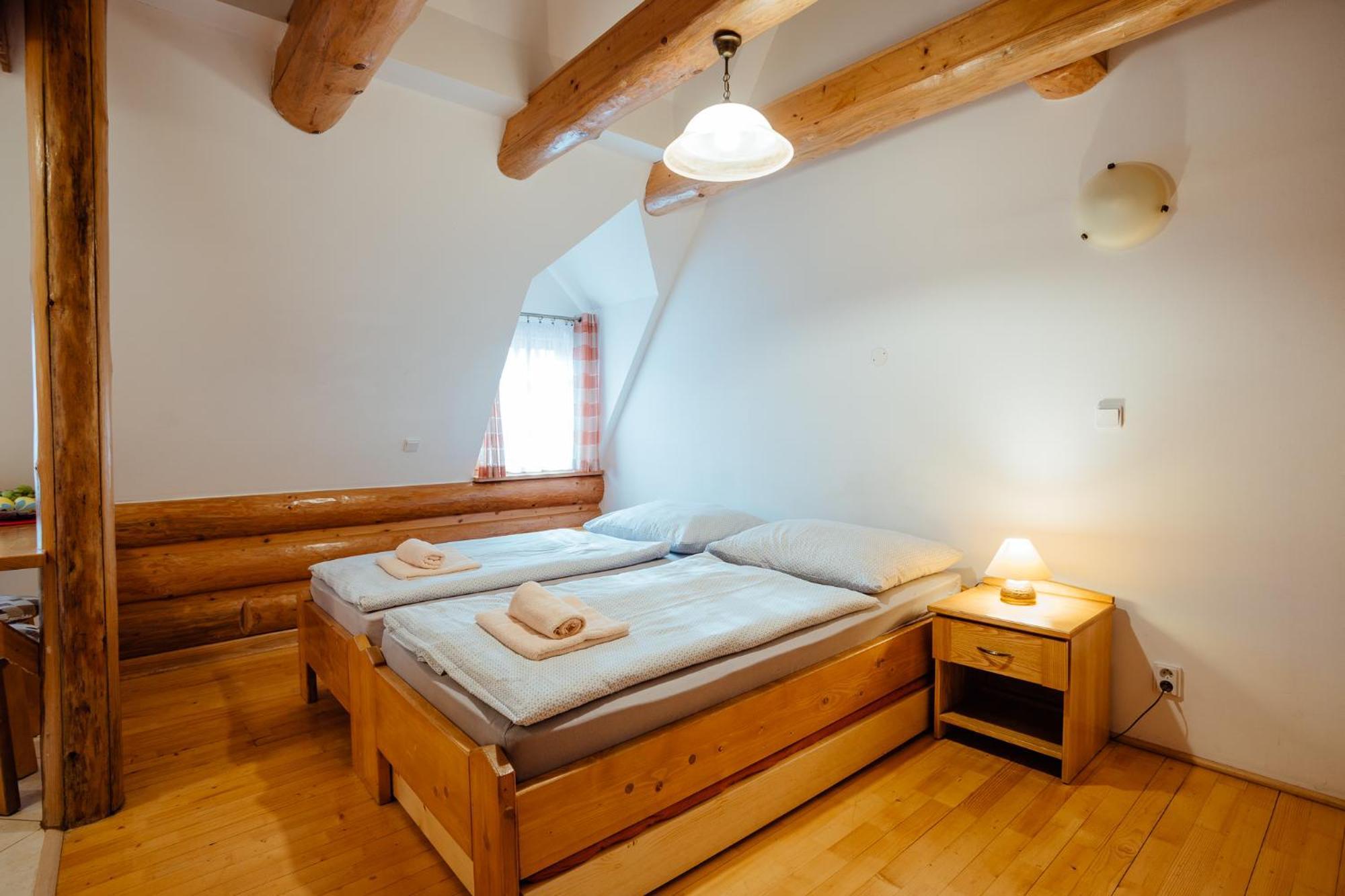 Janosikova Valaska Hills Apartments Terhely Kültér fotó