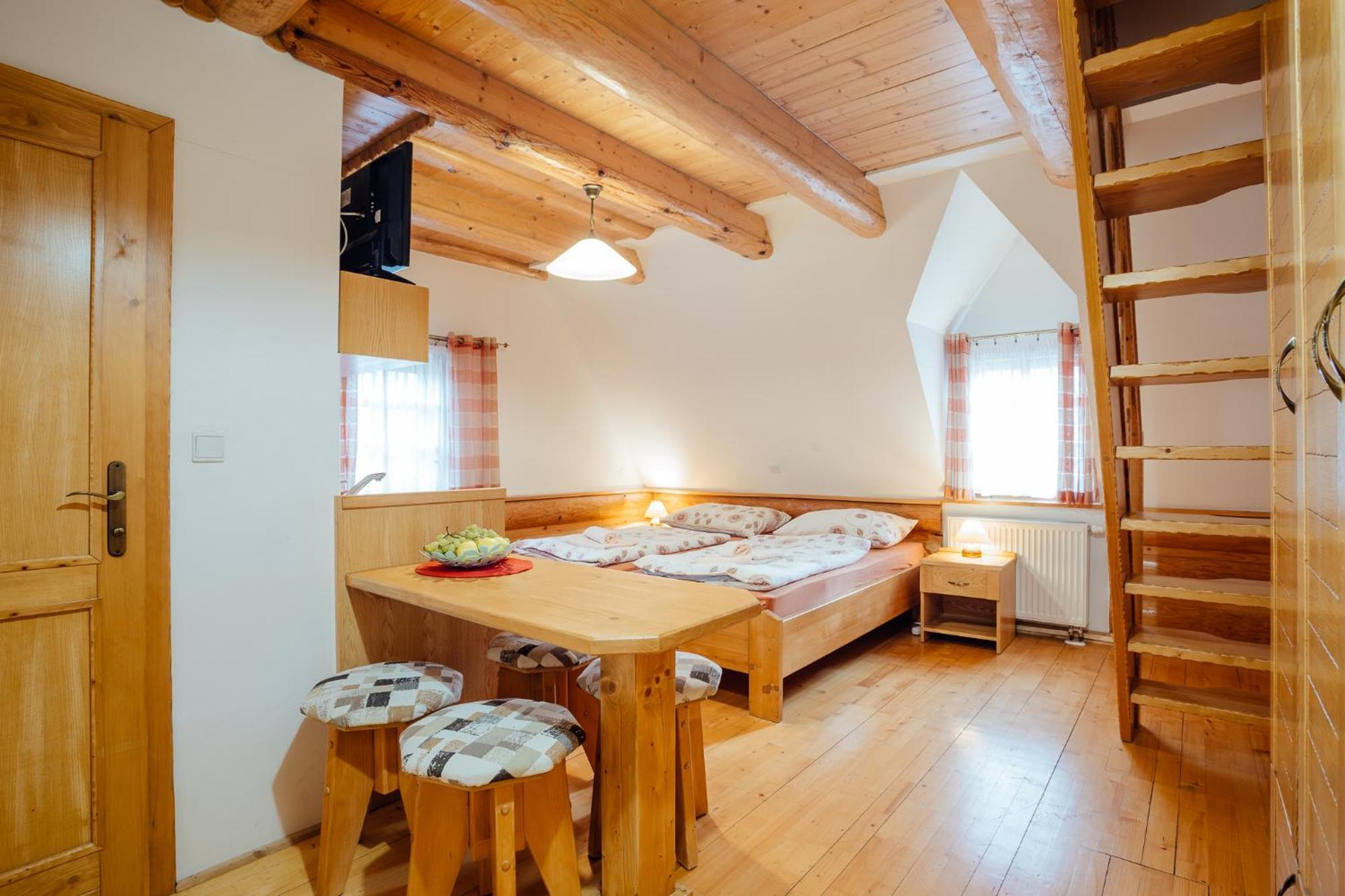 Janosikova Valaska Hills Apartments Terhely Kültér fotó