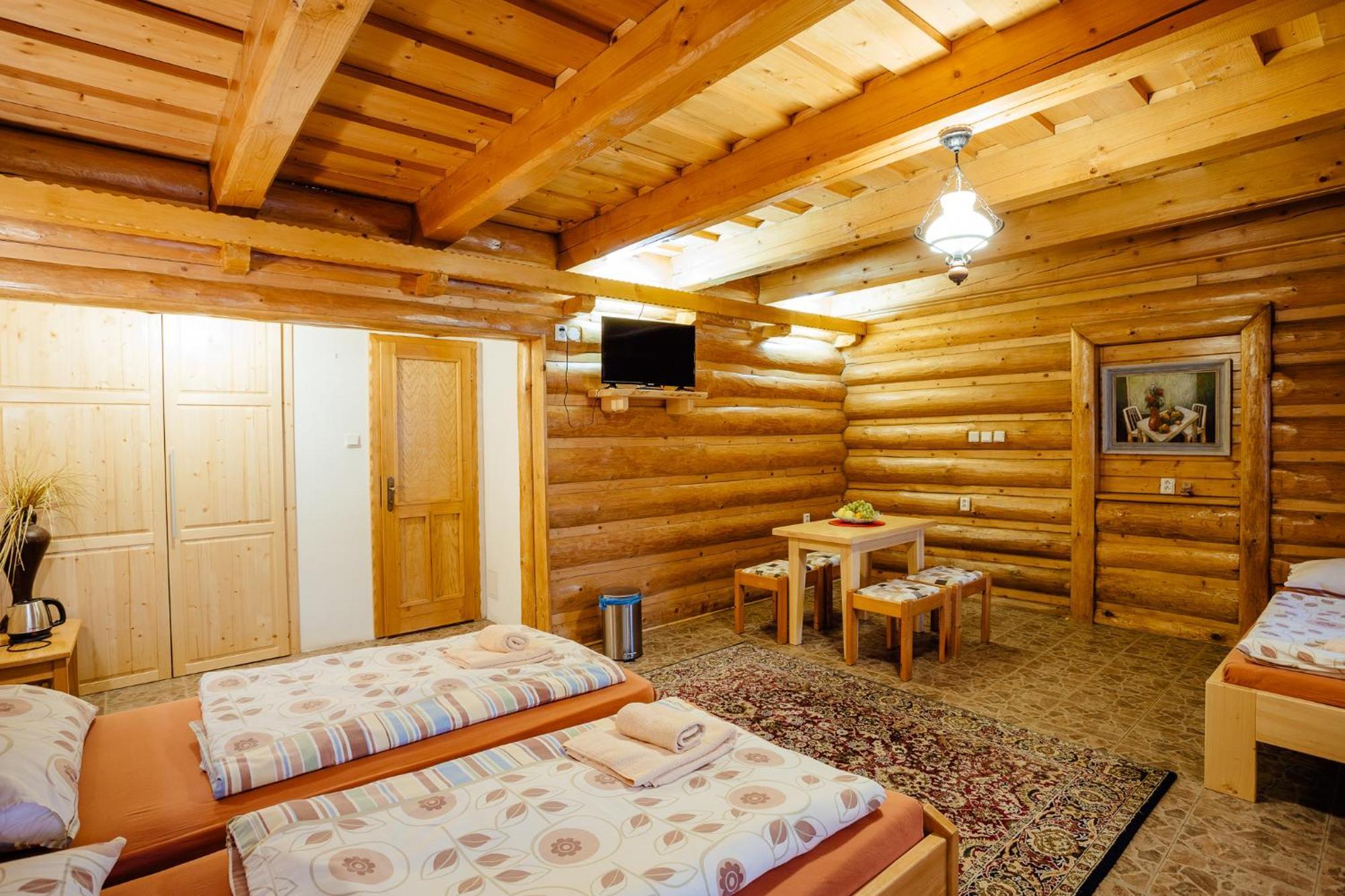 Janosikova Valaska Hills Apartments Terhely Kültér fotó