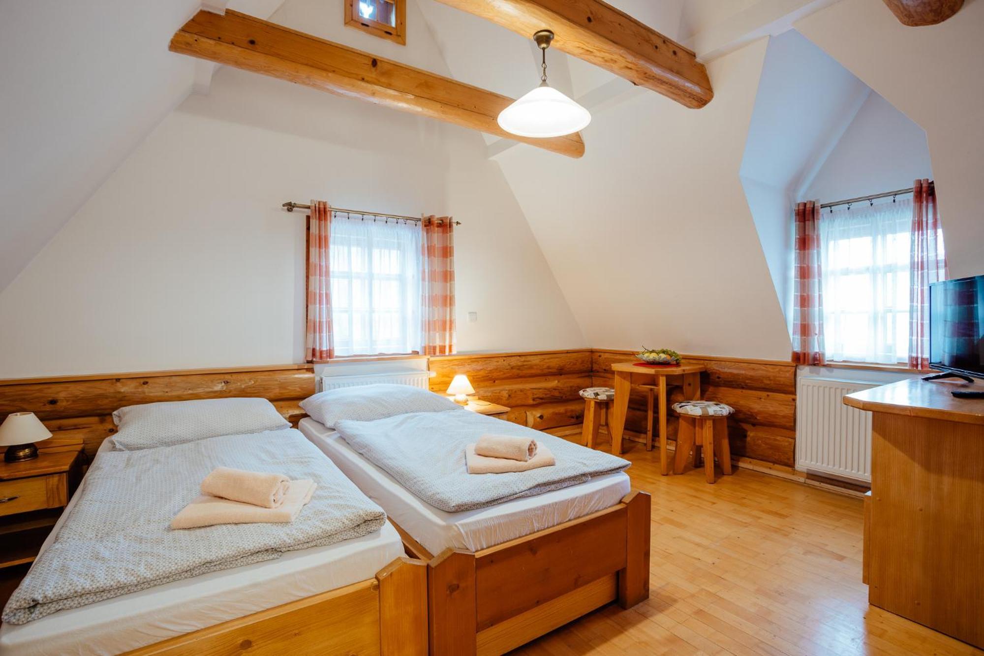 Janosikova Valaska Hills Apartments Terhely Kültér fotó