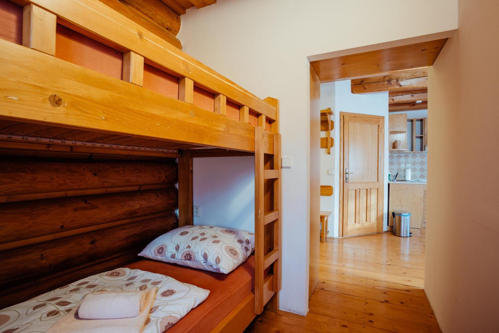 Janosikova Valaska Hills Apartments Terhely Kültér fotó