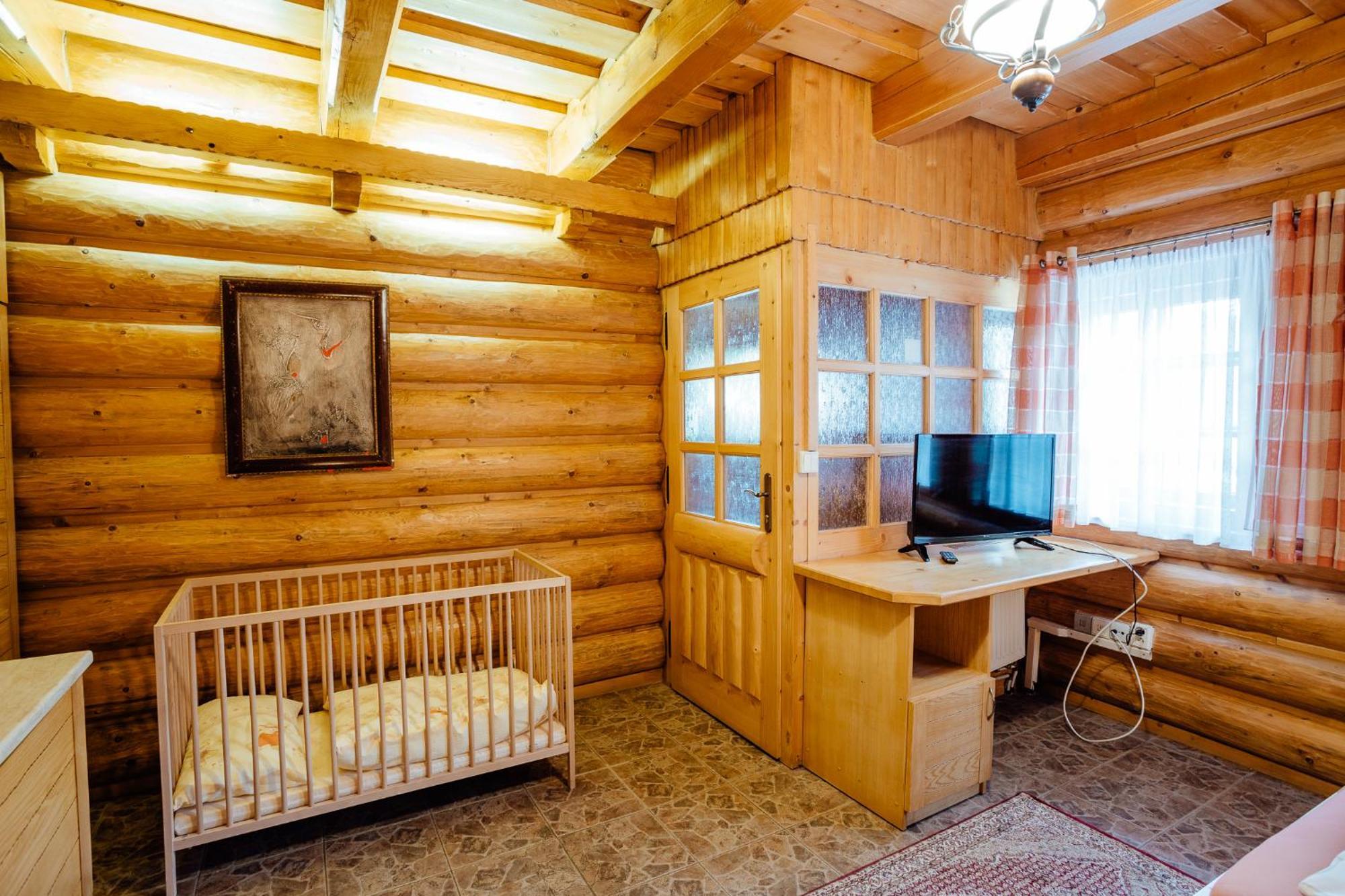 Janosikova Valaska Hills Apartments Terhely Kültér fotó